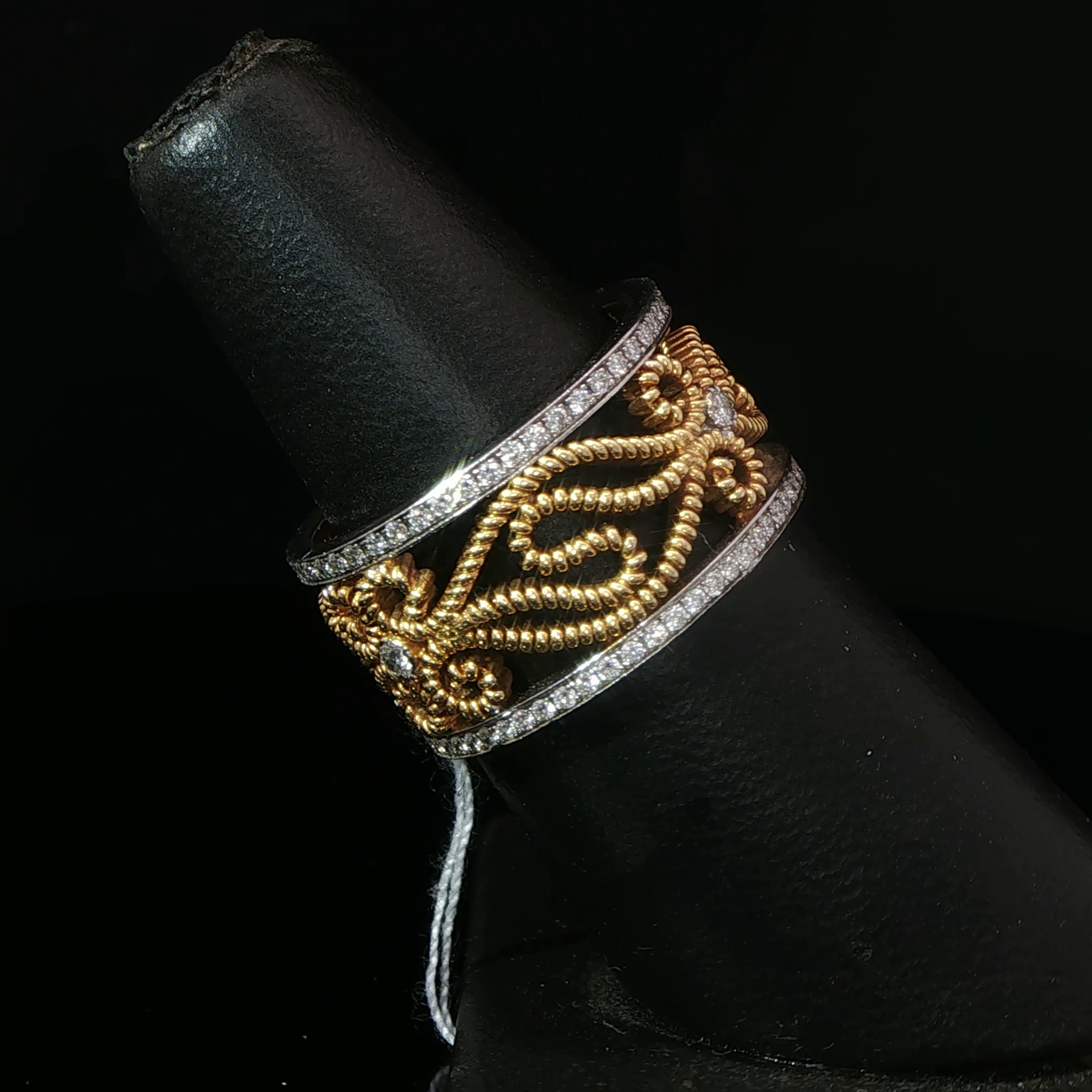 18k Yellow Gold Diamond Rope Motif Band Ring