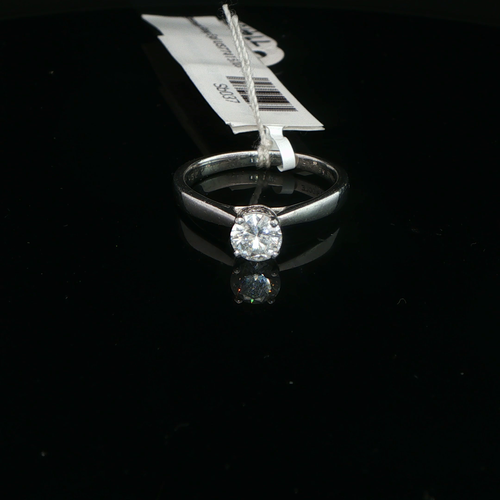 Classic Round Diamond Solitaire Ring in Platinum