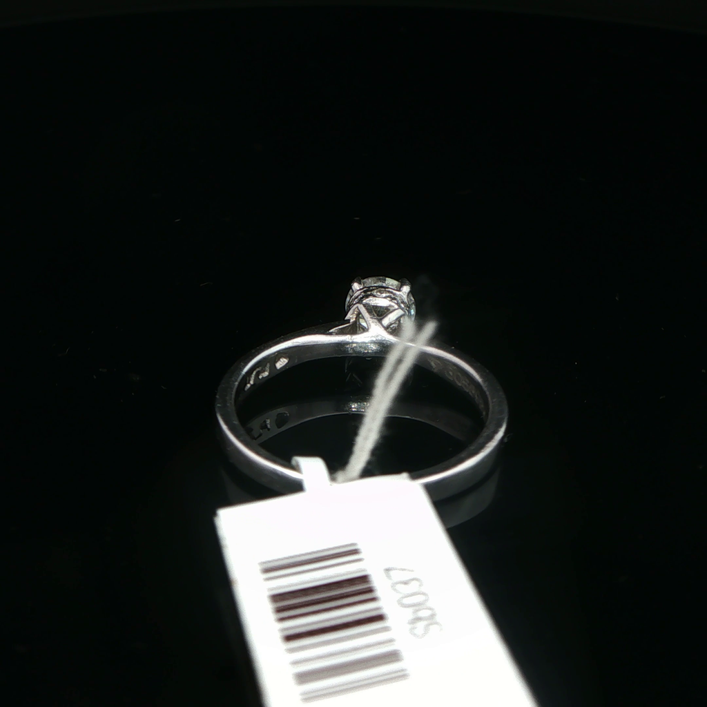 Classic Round Diamond Solitaire Ring in Platinum
