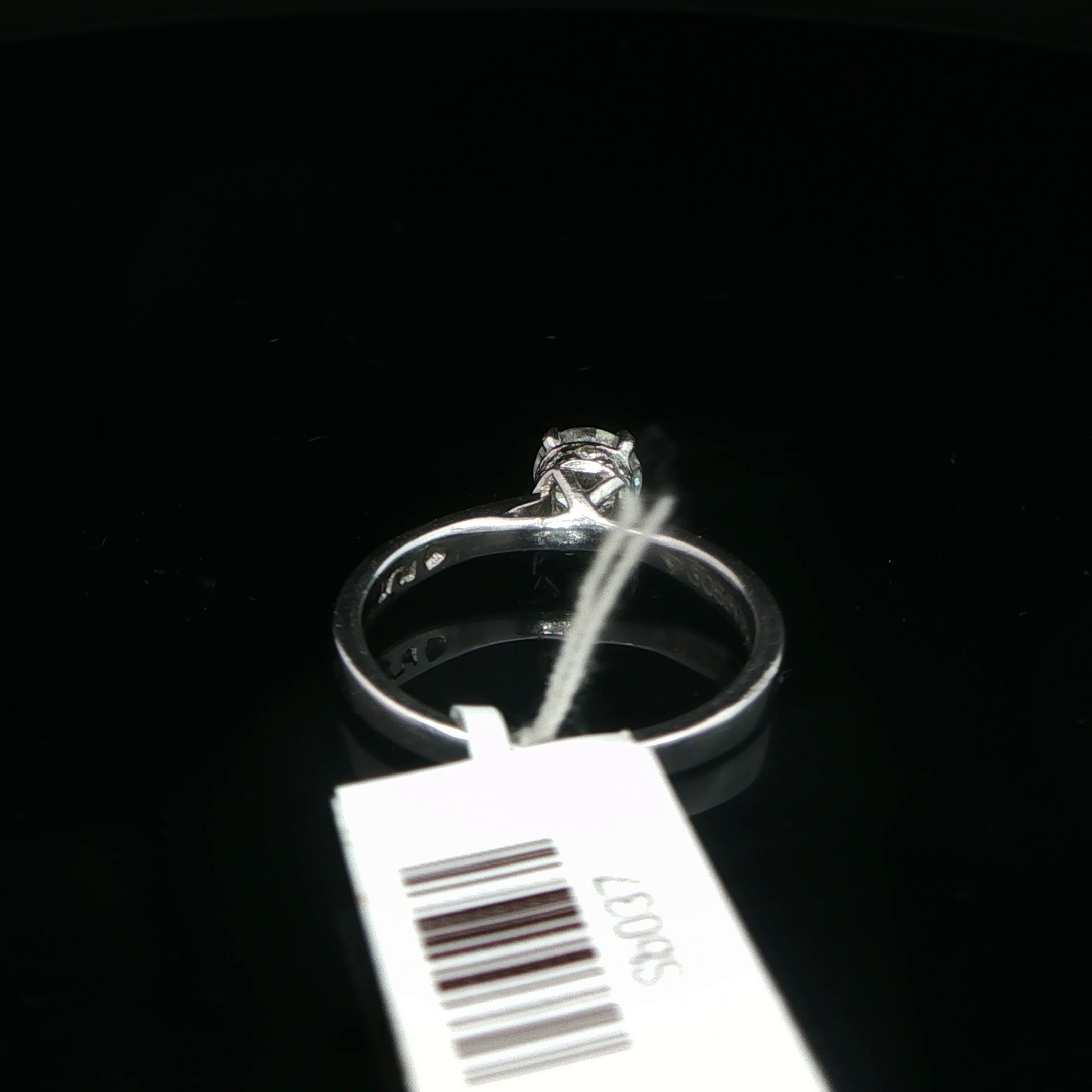Classic Round Diamond Solitaire Ring in Platinum