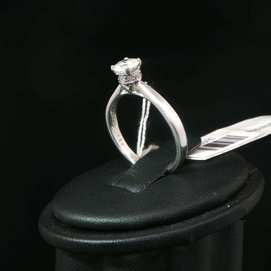 Classic Round Diamond Solitaire Ring in Platinum