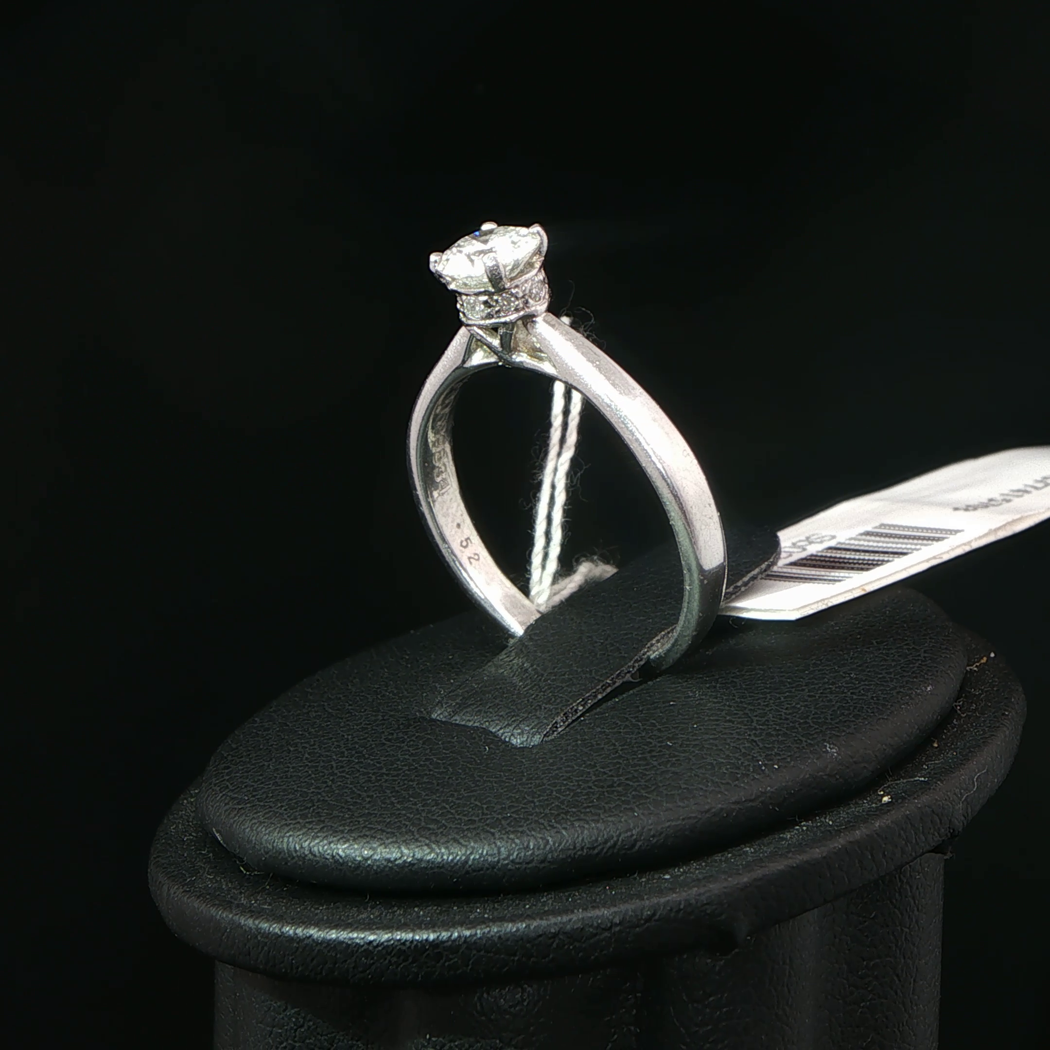 Classic Round Diamond Solitaire Ring in Platinum