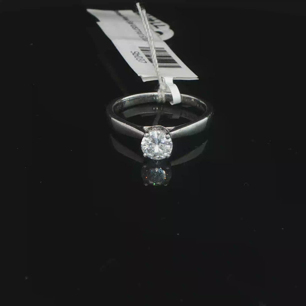 Classic Round Diamond Solitaire Ring in Platinum
